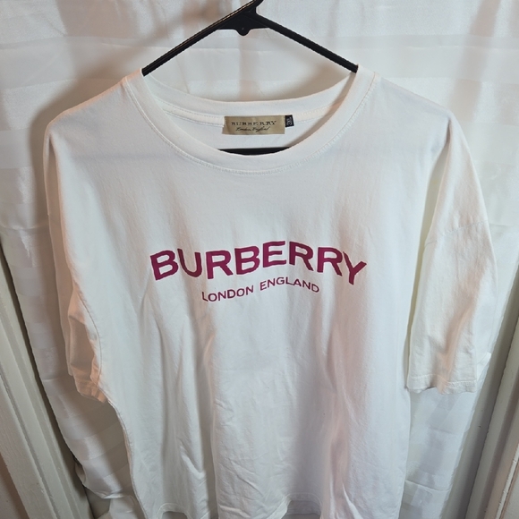 Burberry Cream T-Shirt with Pink Logo - Picture 1 of 3